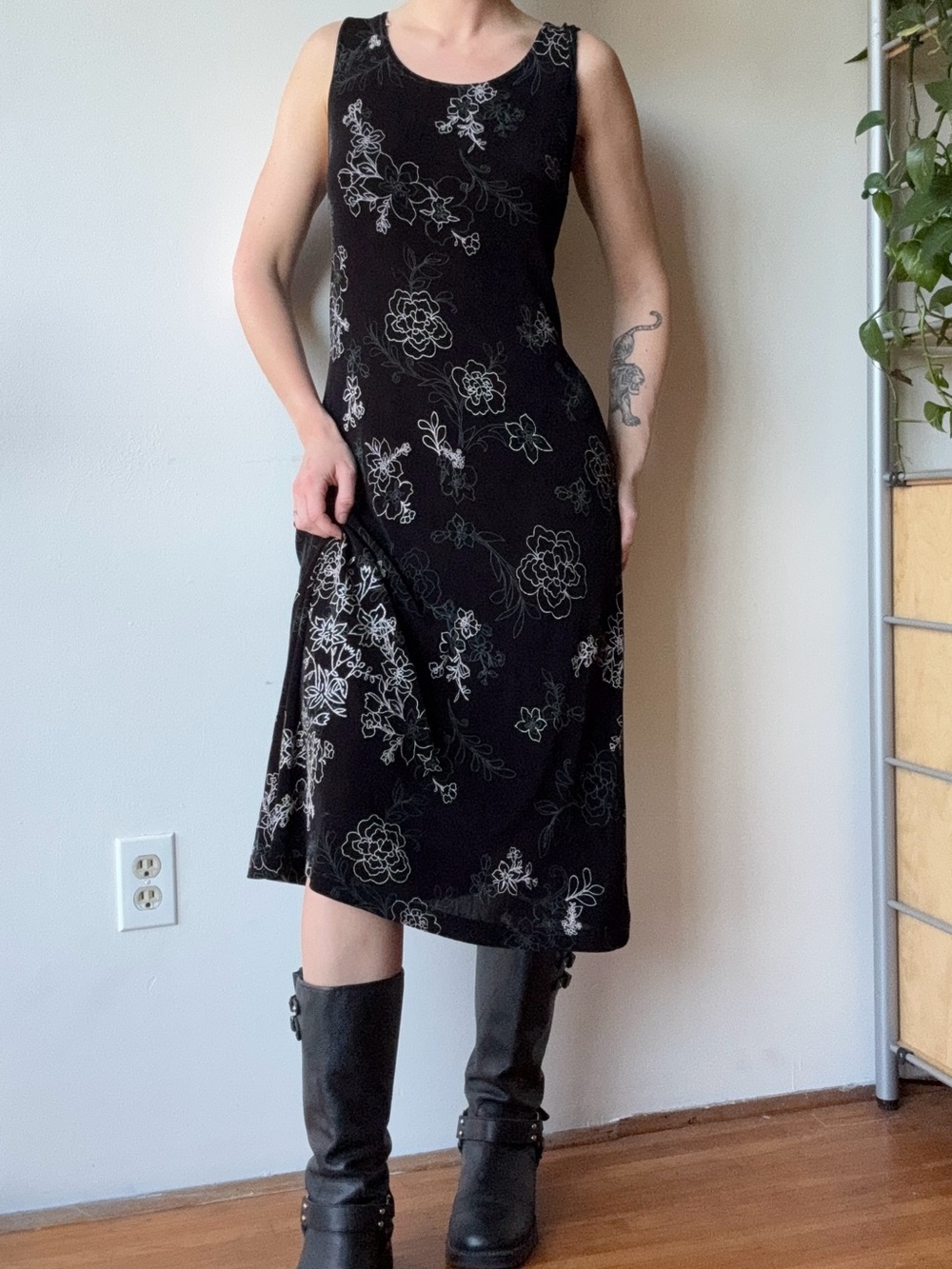 Citiknits vintage Black Floral Midi Dress - size S